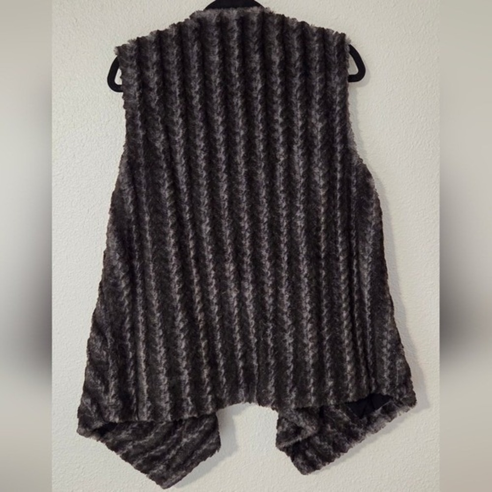 Draped Faux Fur Vest Open Front Sleeveless Cozy Luxe Winter Layer Size Large - Picture 6 of 7